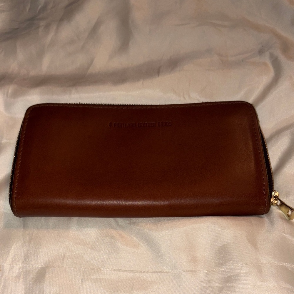 Portland leather group large zip around wallet in honey , bnnu. EUC,nsnp home.